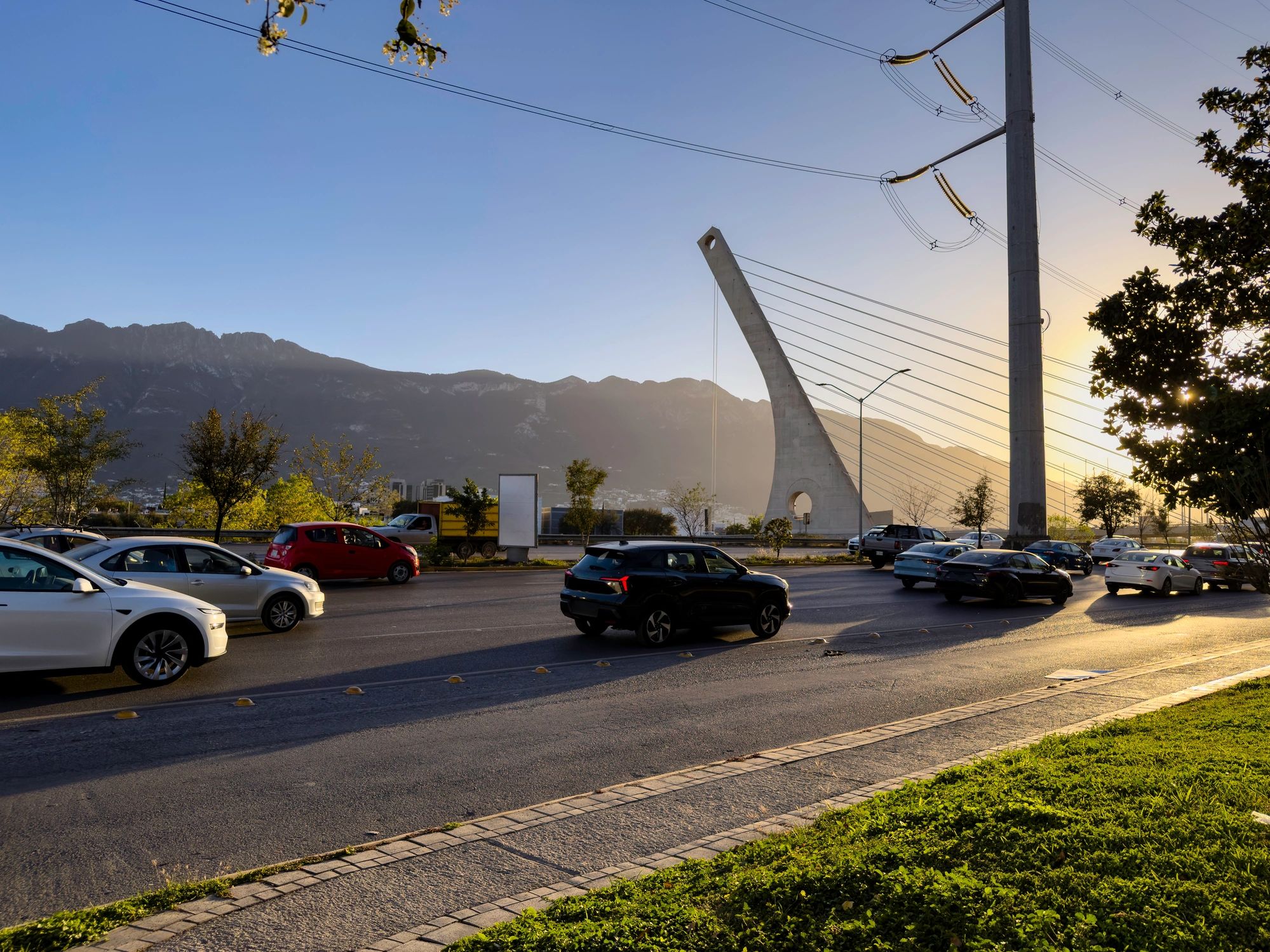 Panorámica urbana de Monterrey al atardecer