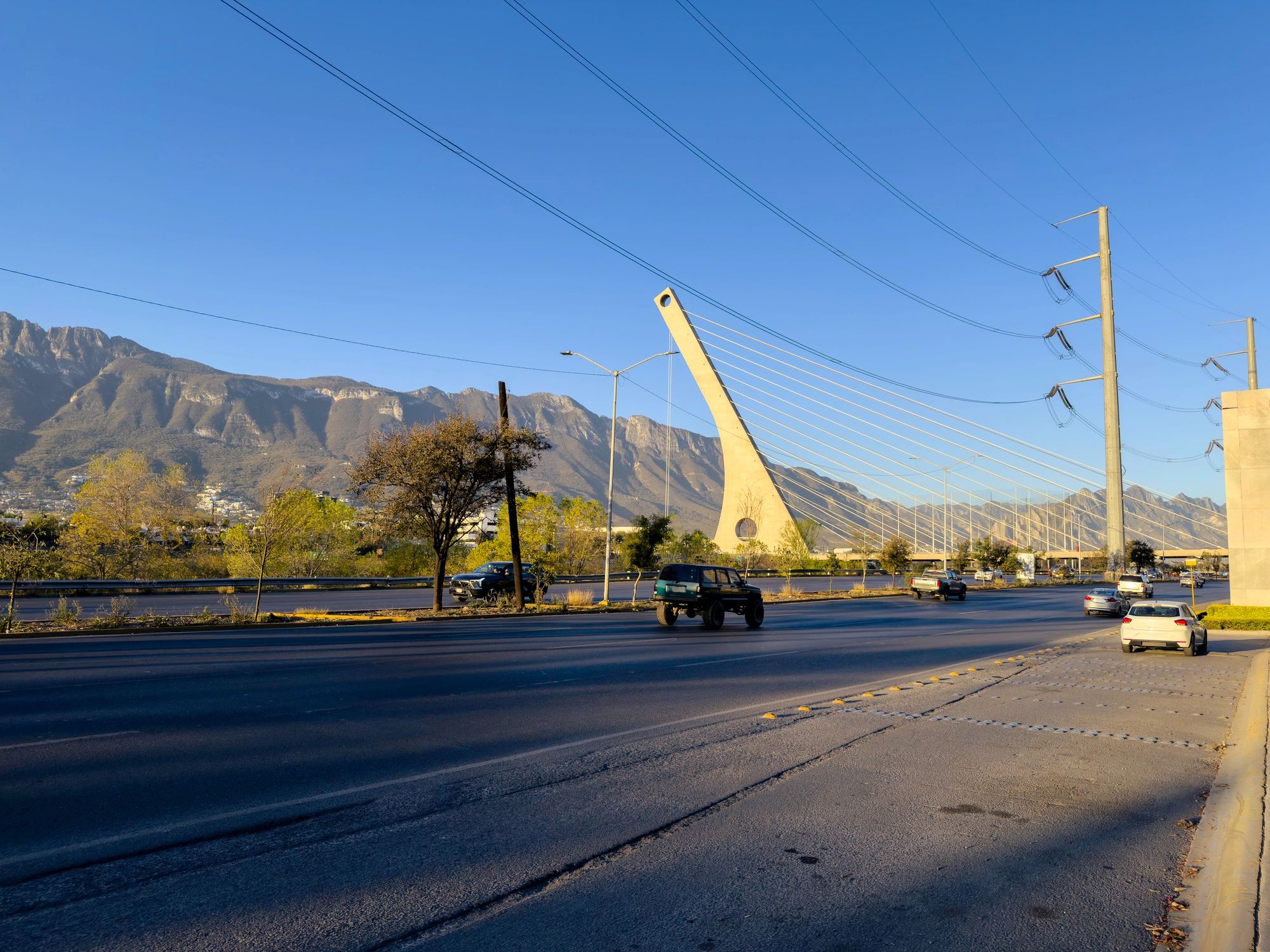 Entorno urbano de Nuevo León al amanecer