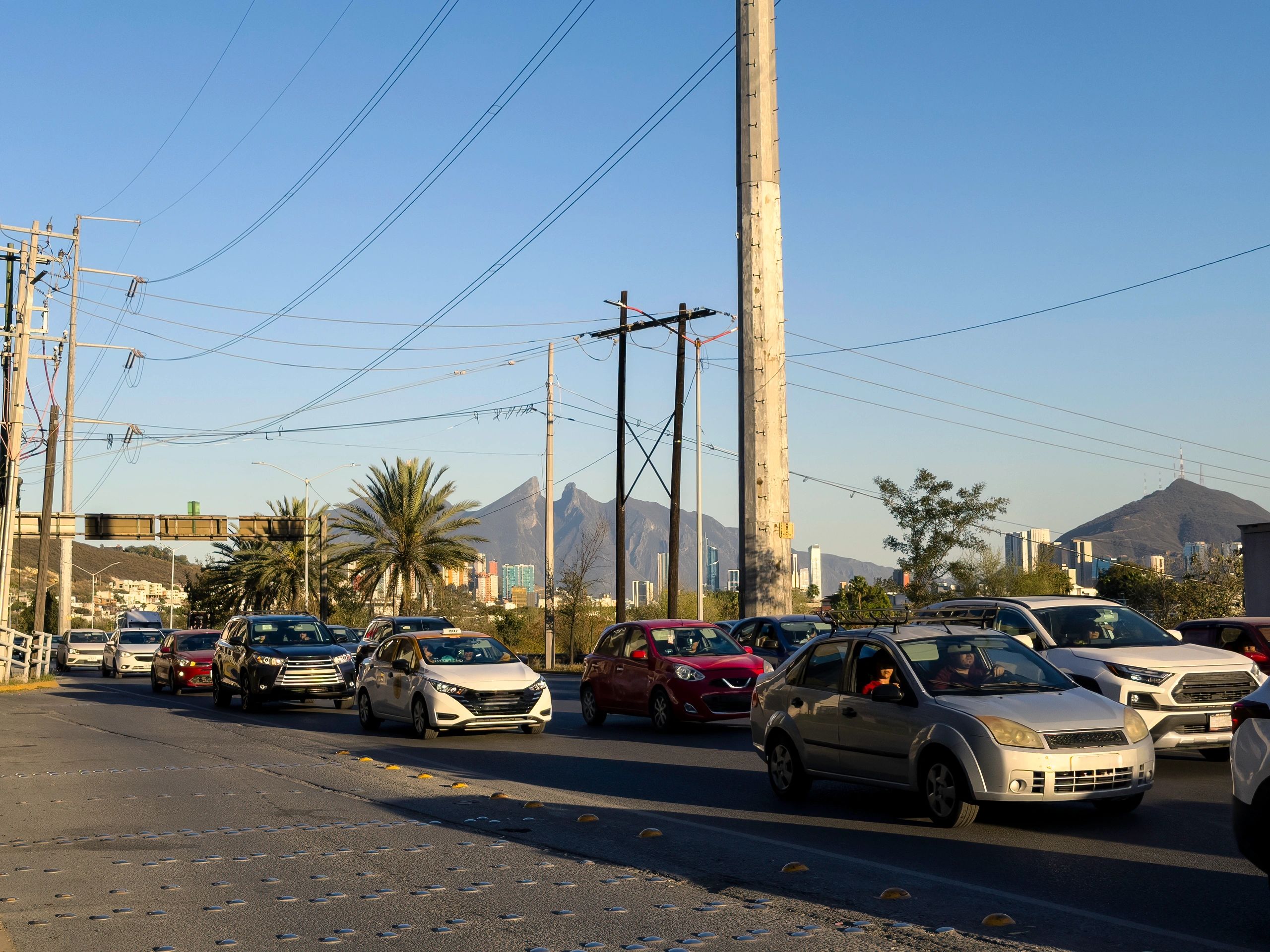Paisaje urbano de Nuevo León para ilustrar cobertura local y actualidad municipal